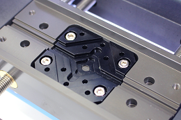 Un étau de fixation facile pour différentes formes / tailles., machine gravage Magic-2P vision-technologies.fr